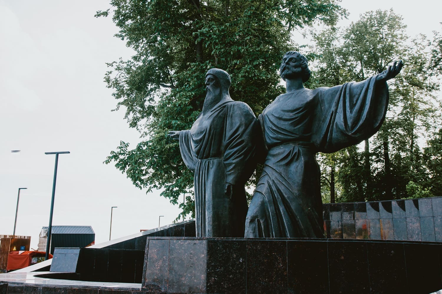 Памятник святым Афанасию и Феодосию Череповецким