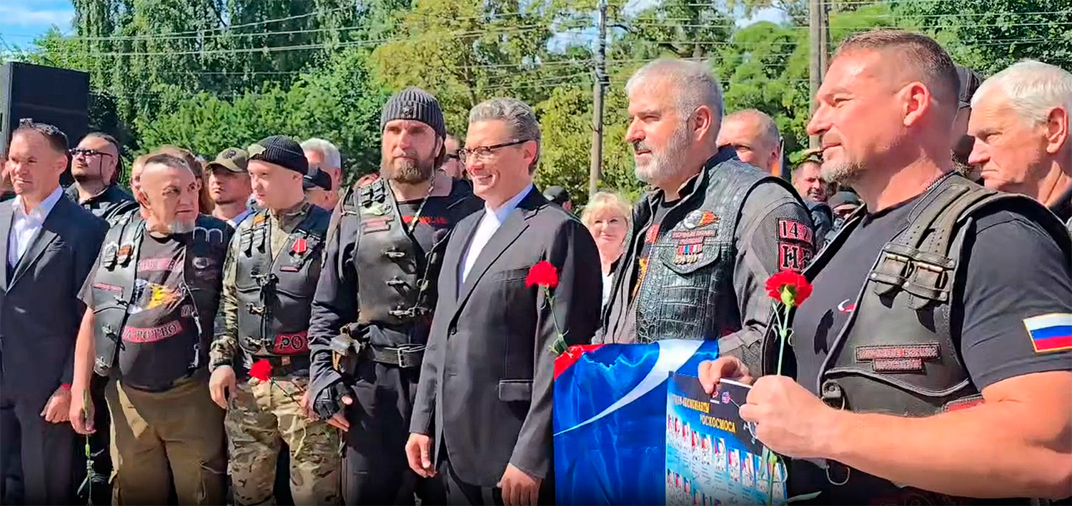 На открытии памятника