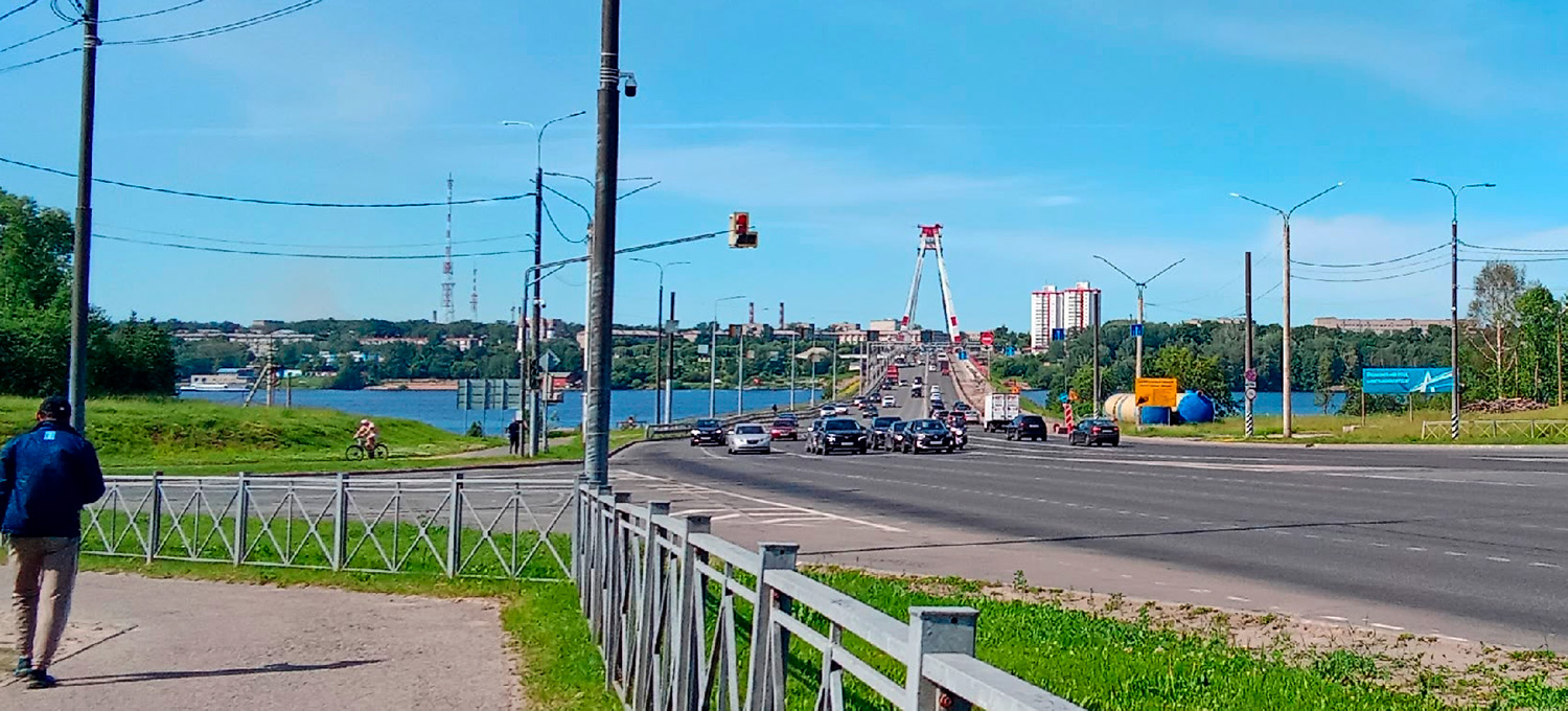 Вид на Октябрьский мост в Череповце