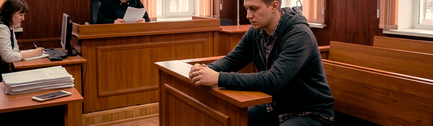 В Череповце экс-сотрудник салона связи слил в мессенджер личные карточки известных артистов
